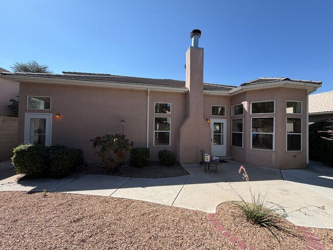 Building Photo - 6517 Glen Oak NE