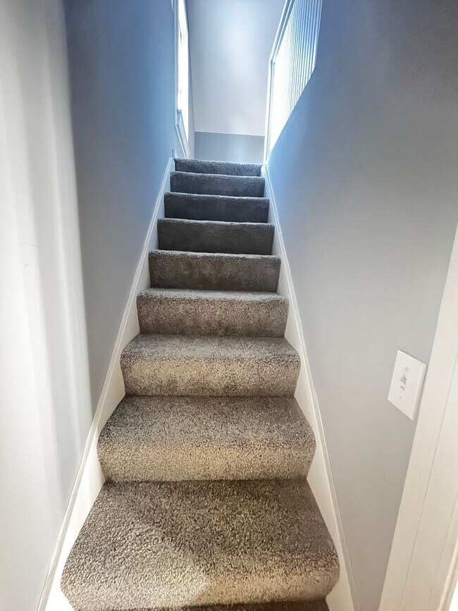 Building Photo - Spacious 3-Bedroom Home for Rent – Comfort...
