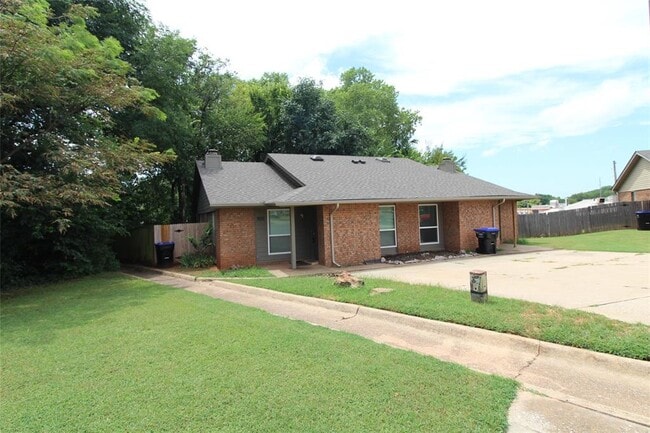 Primary Photo - 900 Aspen Ct