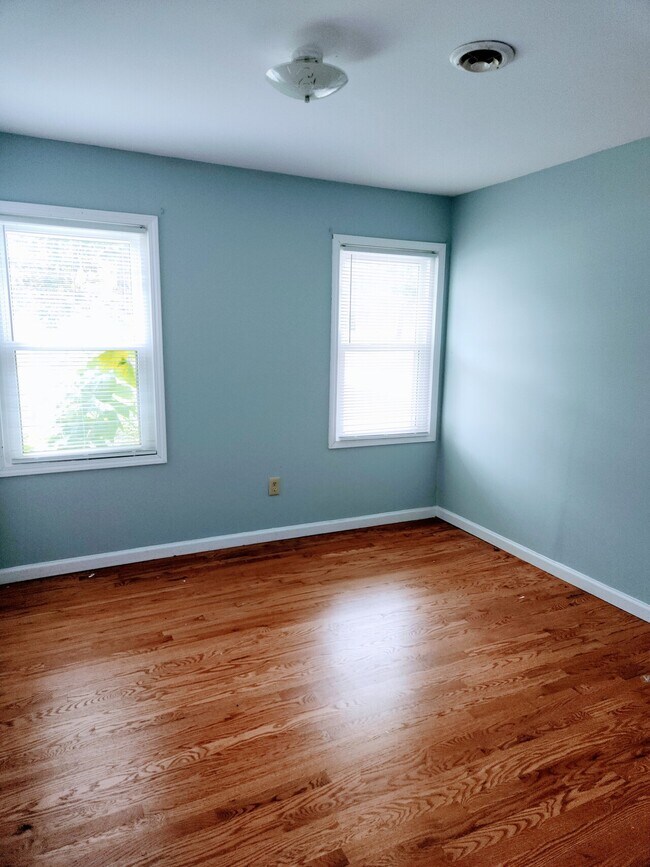 Building Photo - Green Acres