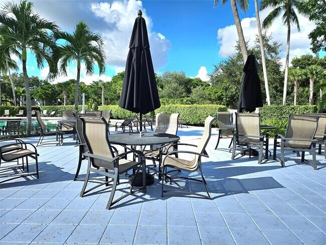 Building Photo - 701 Lyons Rd