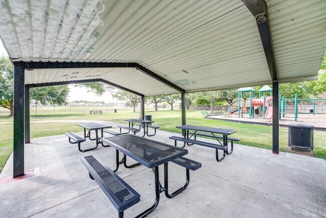 Building Photo - 9206 Beringwood Dr