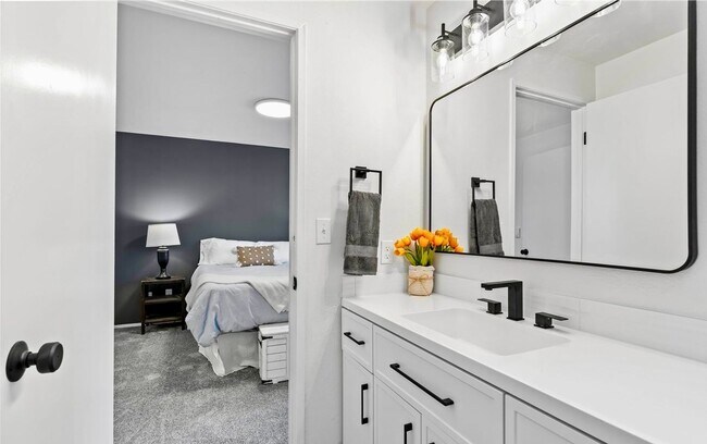 Building Photo - 7245 S Prospect St