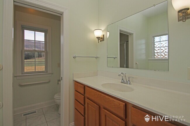 Building Photo - Peaceful One-Level Living with Mountain Views