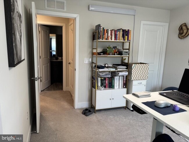 Building Photo - 983 Skylar Ct.