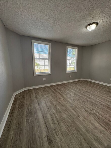 Building Photo - 5432 Tyler Ave