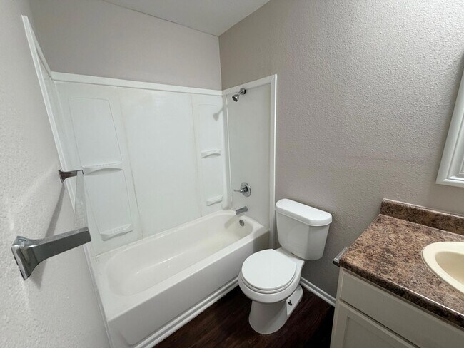 Building Photo - 3302 Salisbury Ave