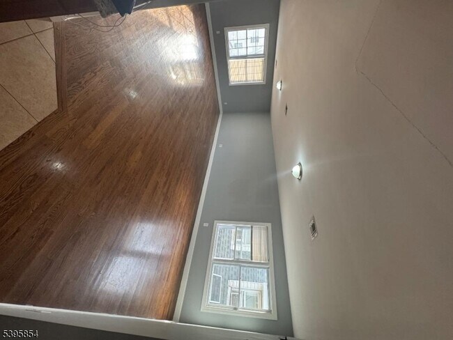 Building Photo - 1025 E Grand St