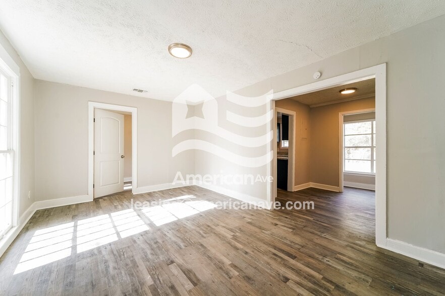 Building Photo - 522 Woodbury Rd