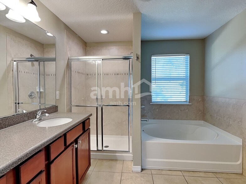 Building Photo - 5654 Aaron Ct