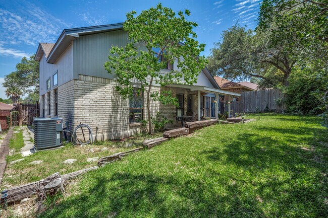 Building Photo - 1027 Hedgestone Dr
