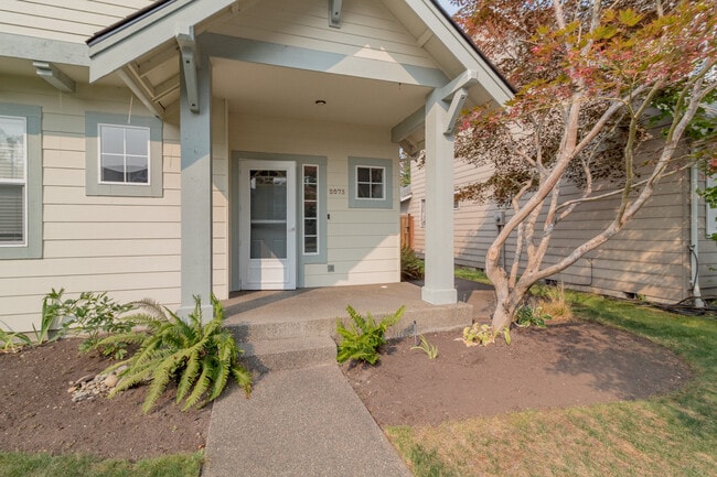 Building Photo - 2073 Palisade Blvd