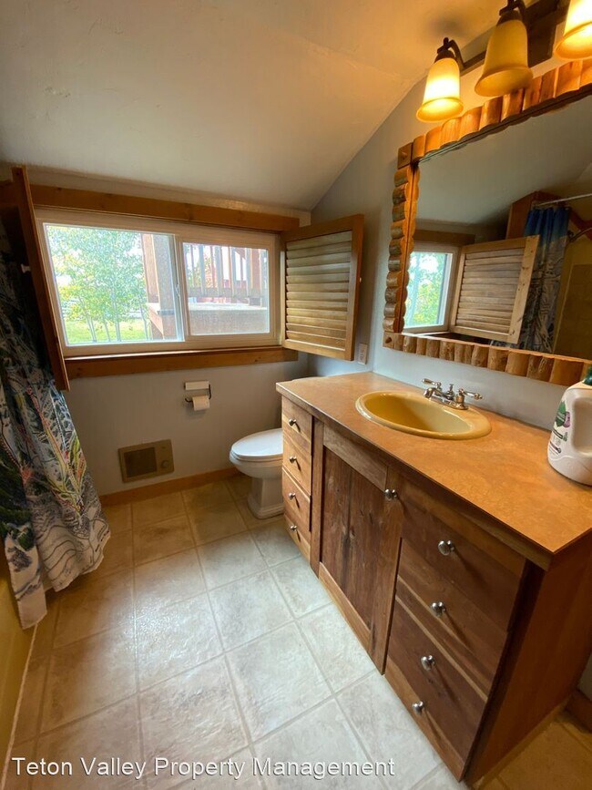 Building Photo - 2 br, 1 bath House - 5135 N 410 W Lower Unit