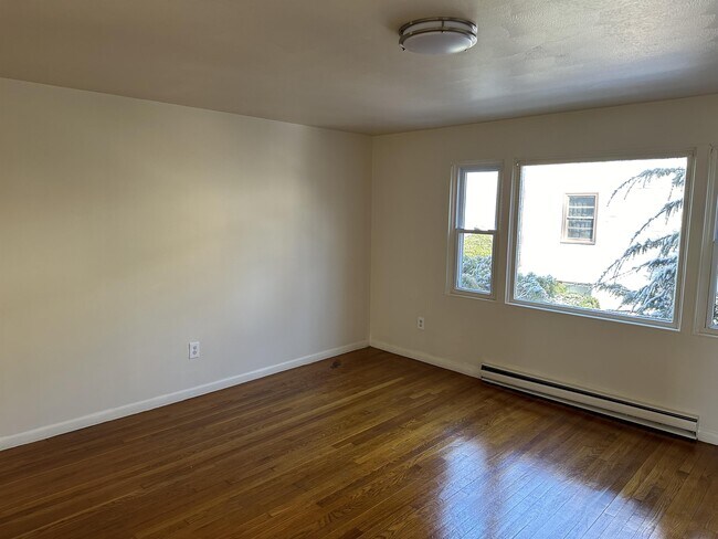 Building Photo - 48 Nelson Dr