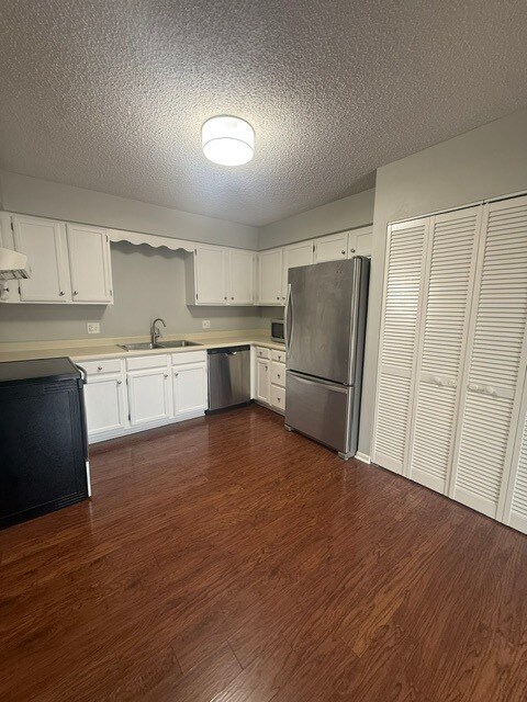Building Photo - 1025 Manchester Ct