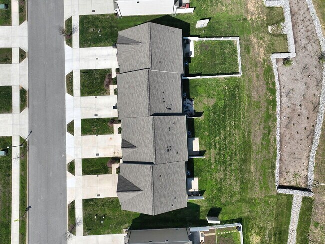 Building Photo - Updated Gallatin Townhome | 3BR + Garage, W/D Included