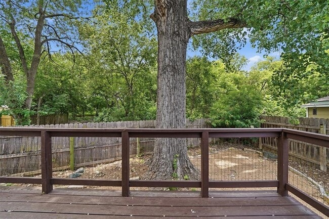 Building Photo - 9504 N Creek Dr