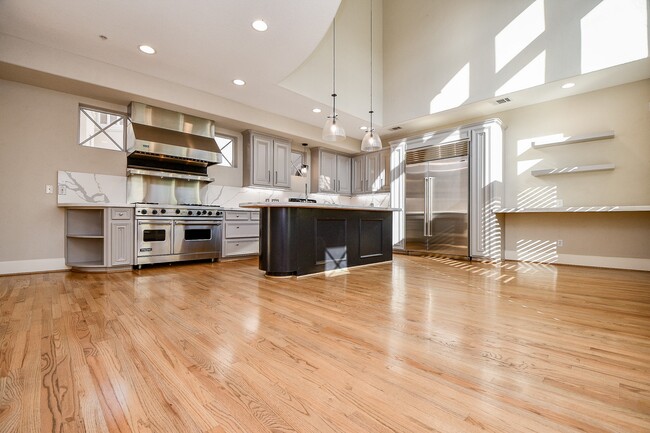 Building Photo - 2094 Brentwood Dr