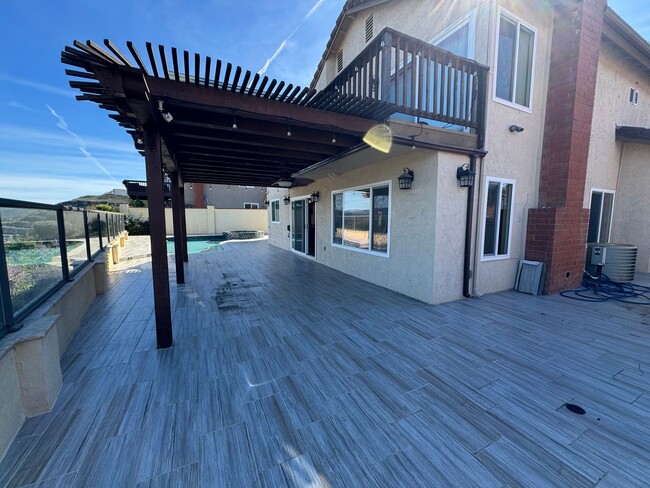 Building Photo - 4 Bedroom house with pool and amazing views