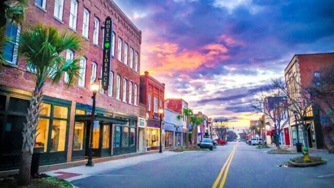 Building Photo - 4112 Lake Russell Dr