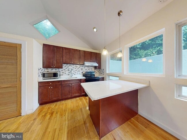Building Photo - 3137 S Glebe Rd