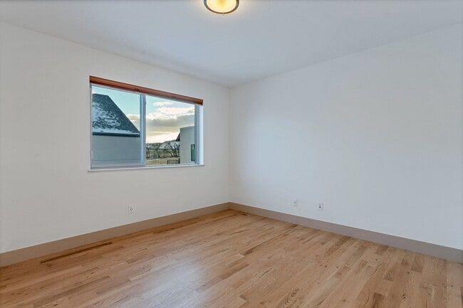 Building Photo - Move In READY!!!   Single family home in s...