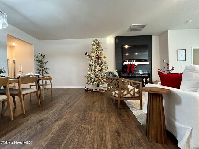 Building Photo - 742 Carnegie court