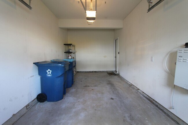 Building Photo - 316 Ross Ct