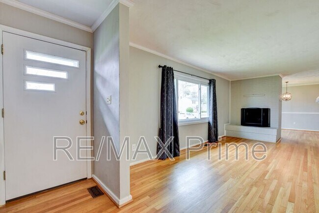 Building Photo - 609 Birch Dr