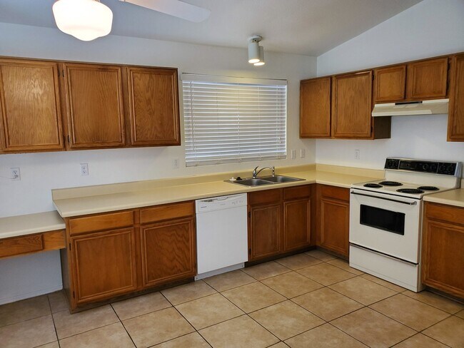 Building Photo - 510 W Sereno Dr