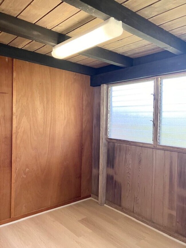 Building Photo - Spacious Single Family Home in Waialae-Kahala, $4,500-3 bedroom & Den, 2-bath