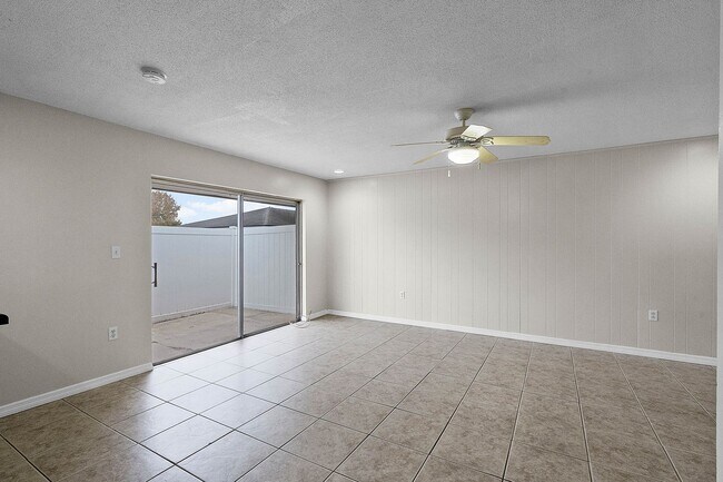 Building Photo - CONDOMINIUM FIRST FLOOR 2 BED 1 BATH, FULLY RENOVATED