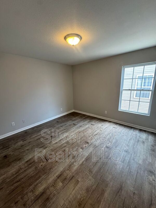 Building Photo - 268 Willow Creek Drive