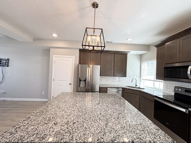 Building Photo - A - 153 E Brushy Canyon St - 1