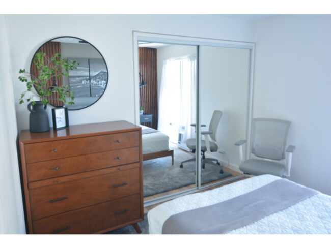 Building Photo - Parkview Luxury in Paradise 2/2/1 with Oce...
