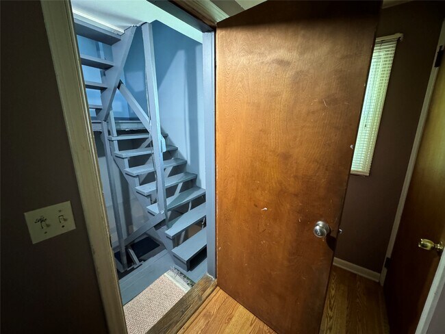 Building Photo - 9 Second St