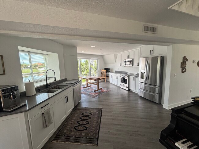 Building Photo - 12221 Boat Shell Dr