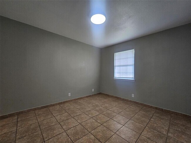 Building Photo - 1305 Bonnie Brae St