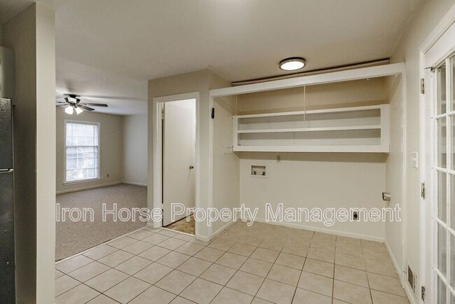 Building Photo - 160 Jockey Club Dr