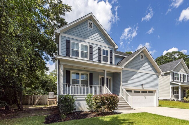 Building Photo - 4 Bedroom 3.5 Bath House in Lawton Park - ...