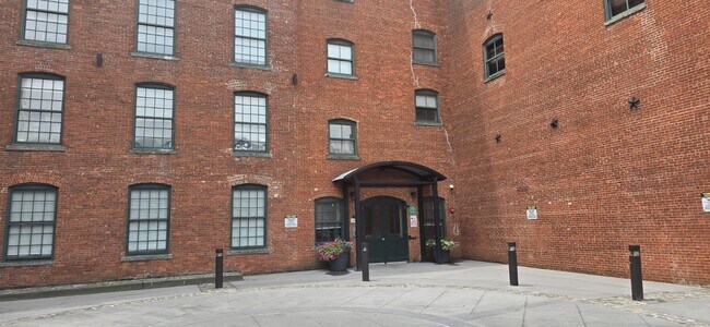 Primary Photo - 160 Lafayette St