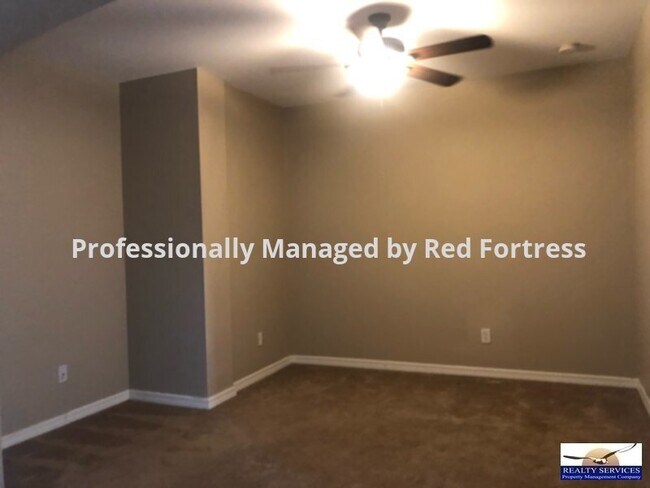 Building Photo - 3350 Antica St