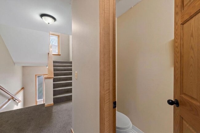 Building Photo - 304 Pondridge Cir