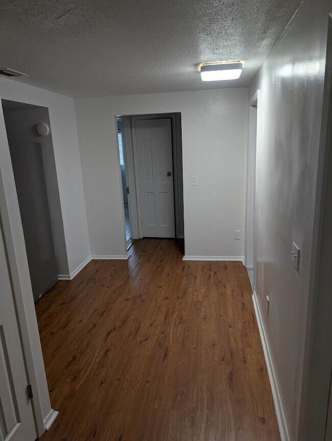 Building Photo - 411 Marjon Ave