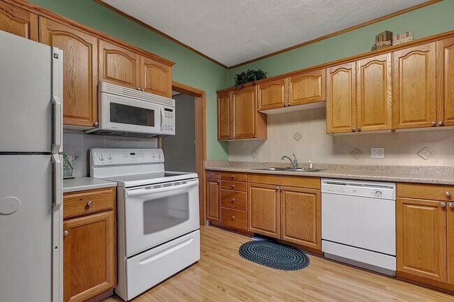 Building Photo - 320 9th Ave N