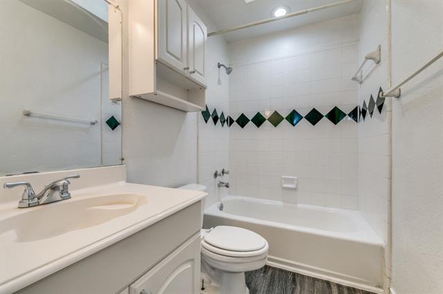 Building Photo - 6107 Gaston Ave