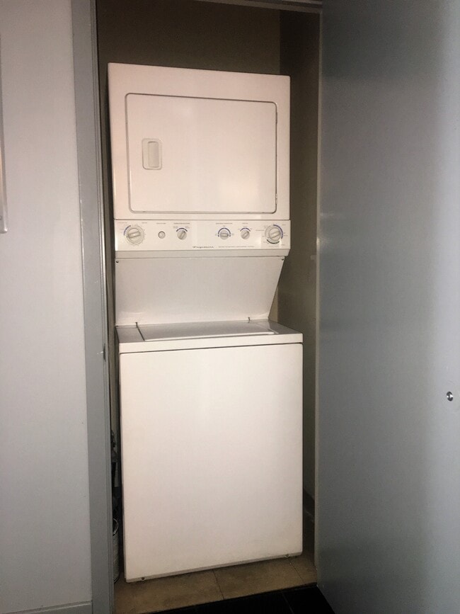 Building Photo - 1150 J St