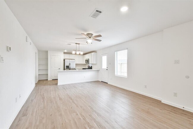 Building Photo - 21043 Longeni Dr