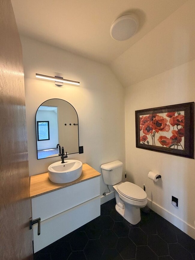 Building Photo - 3535 Oswald St