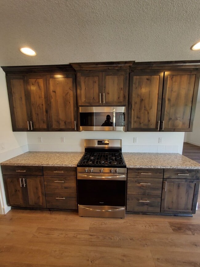 Building Photo - Pet Friendly Single Level 4 bedroom 2 Bathroom in Lebanon.